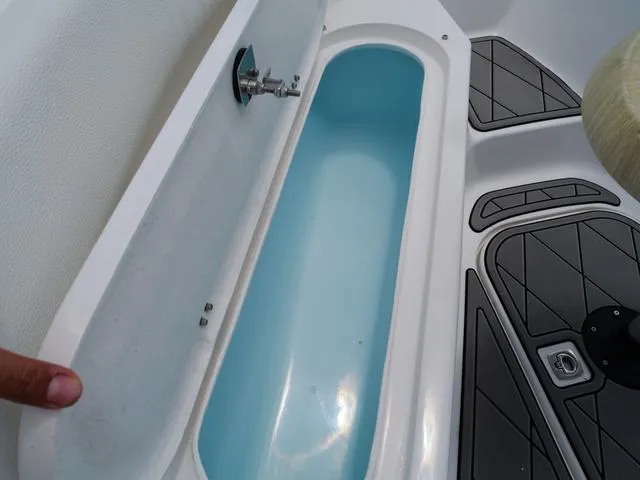 Slide: The Image of Polar 220 CC - Simrad 9 - Stereo 2025 - 28