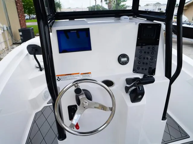 Slide: The Image of Polar 220 CC - Simrad 9 - Stereo 2025 - 3