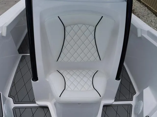 Slide: The Image of Polar 220 CC - Simrad 9 - Stereo 2025 - 31