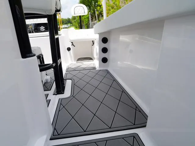 Slide: The Image of Polar 220 CC - Simrad 9 - Stereo 2025 - 34