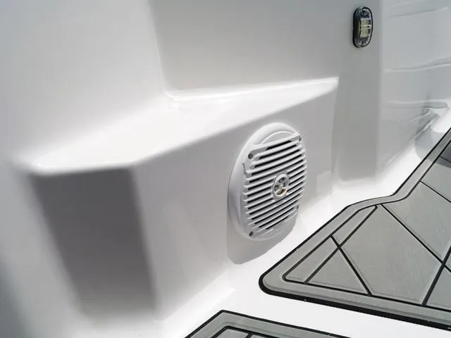 Slide: The Image of Polar 220 CC - Simrad 9 - Stereo 2025 - 35