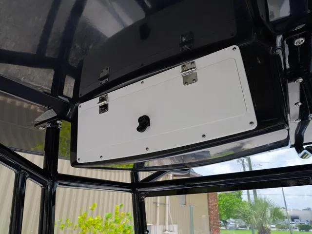 Slide: The Image of Polar 220 CC - Simrad 9 - Stereo 2025 - 37