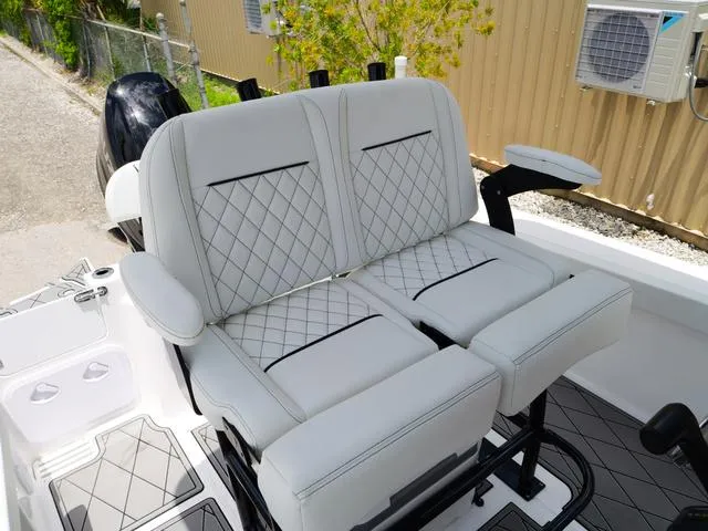 Slide: The Image of Polar 220 CC - Simrad 9 - Stereo 2025 - 38