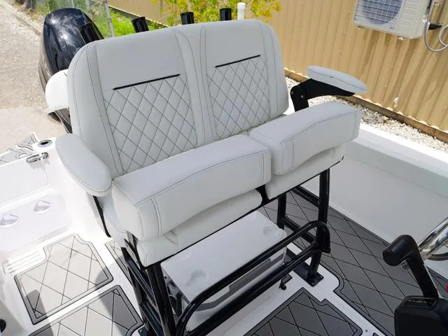 Slide: The Image of Polar 220 CC - Simrad 9 - Stereo 2025 - 39