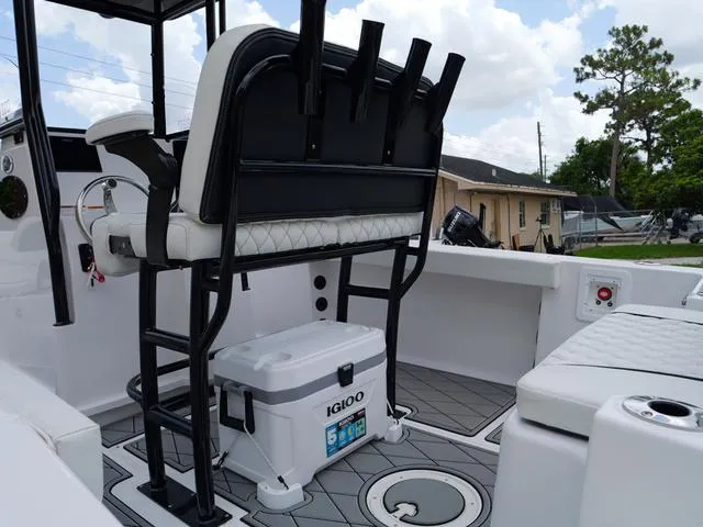 Slide: The Image of Polar 220 CC - Simrad 9 - Stereo 2025 - 4