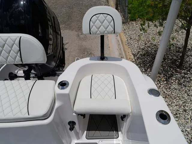 Slide: The Image of Polar 220 CC - Simrad 9 - Stereo 2025 - 40