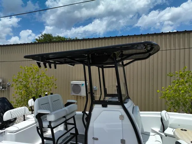 Slide: The Image of Polar 220 CC - Simrad 9 - Stereo 2025 - 41