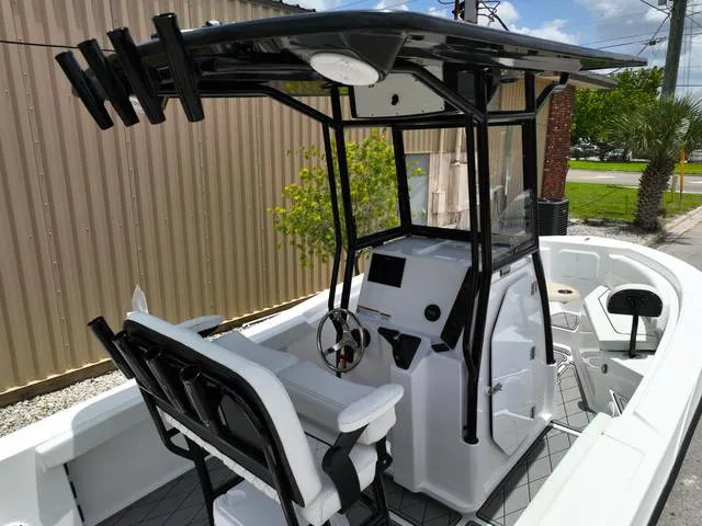 Slide: The Image of Polar 220 CC - Simrad 9 - Stereo 2025 - 42