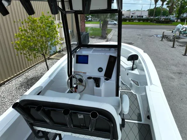 Slide: The Image of Polar 220 CC - Simrad 9 - Stereo 2025 - 44