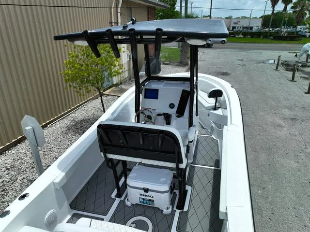 Slide: The Image of Polar 220 CC - Simrad 9 - Stereo 2025 - 45