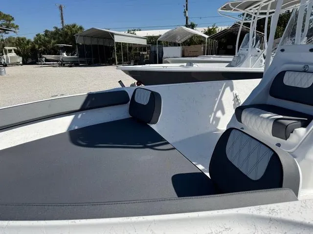 Slide: The Image of 2025 ALK2 22CRS boat with GPS and stereo, featuring spacious seating and modern design. - 5