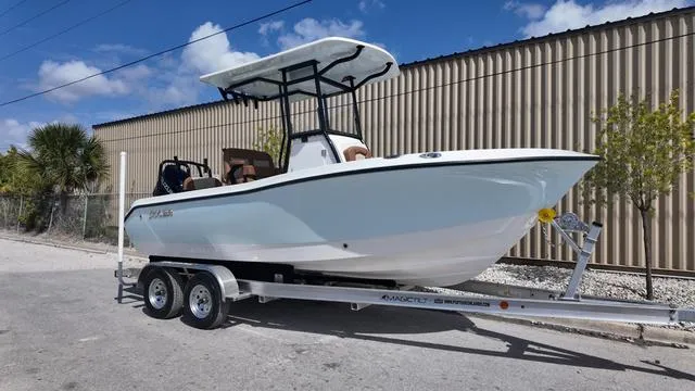 Slide: The Image of Polar 220 CC Simrad 9, Stereo, Ski Bar 2025 - 14