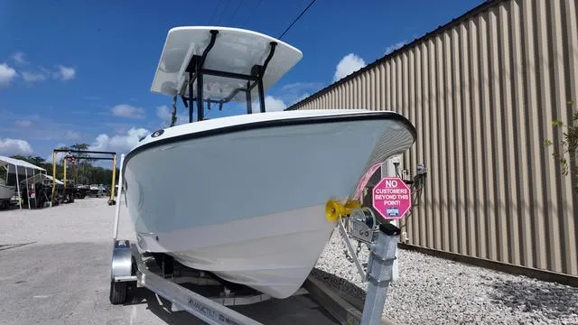 Slide: The Image of Polar 220 CC Simrad 9, Stereo, Ski Bar 2025 - 15