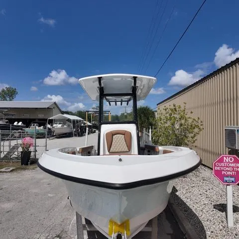 Slide: The Image of Polar 220 CC Simrad 9, Stereo, Ski Bar 2025 - 17