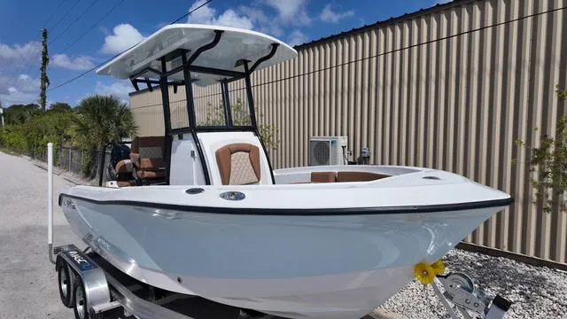 Slide: The Image of Polar 220 CC Simrad 9, Stereo, Ski Bar 2025 - 18