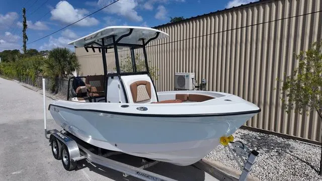 Slide: The Image of Polar 220 CC Simrad 9, Stereo, Ski Bar 2025 - 19