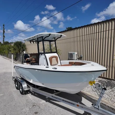 Slide: The Image of Polar 220 CC Simrad 9, Stereo, Ski Bar 2025 - 20