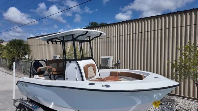 Slide: The Image of Polar 220 CC Simrad 9, Stereo, Ski Bar 2025 - 21