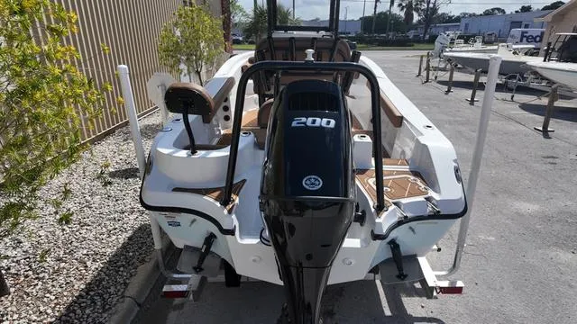 Slide: The Image of Polar 220 CC Simrad 9, Stereo, Ski Bar 2025 - 25