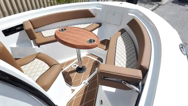 Slide: The Image of Polar 220 CC Simrad 9, Stereo, Ski Bar 2025 - 3