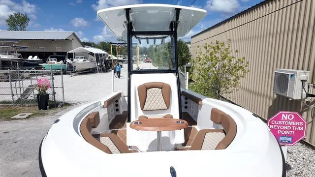 Slide: The Image of Polar 220 CC Simrad 9, Stereo, Ski Bar 2025 - 31