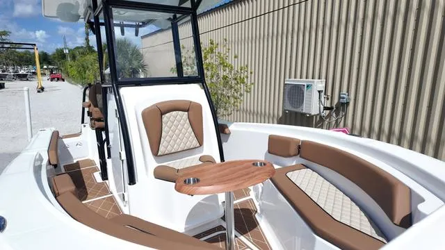 Slide: The Image of Polar 220 CC Simrad 9, Stereo, Ski Bar 2025 - 32