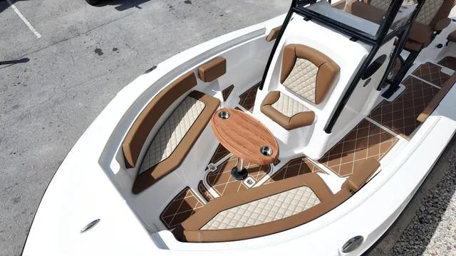 Slide: The Image of Polar 220 CC Simrad 9, Stereo, Ski Bar 2025 - 33