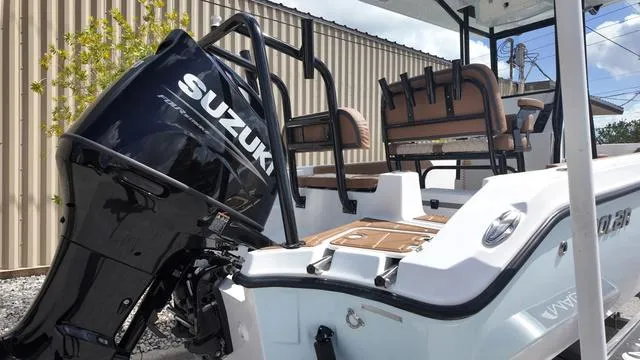 Slide: The Image of Polar 220 CC Simrad 9, Stereo, Ski Bar 2025 - 37