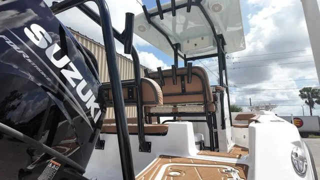 Slide: The Image of Polar 220 CC Simrad 9, Stereo, Ski Bar 2025 - 41