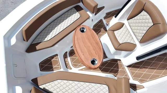 Slide: The Image of Polar 220 CC Simrad 9, Stereo, Ski Bar 2025 - 44