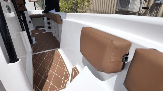 Slide: The Image of Polar 220 CC Simrad 9, Stereo, Ski Bar 2025 - 45