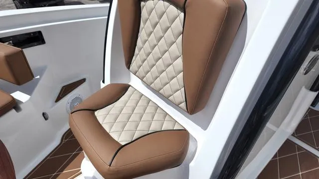 Slide: The Image of Polar 220 CC Simrad 9, Stereo, Ski Bar 2025 - 46