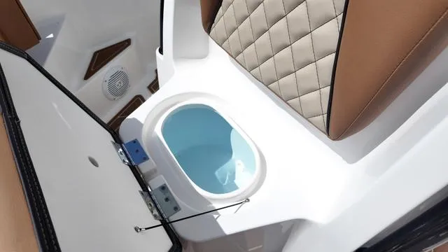 Slide: The Image of Polar 220 CC Simrad 9, Stereo, Ski Bar 2025 - 47