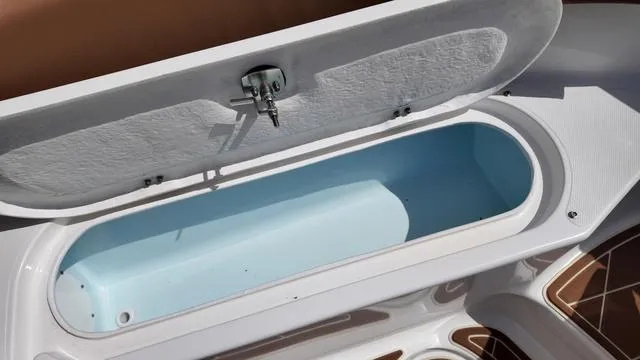 Slide: The Image of Polar 220 CC Simrad 9, Stereo, Ski Bar 2025 - 49