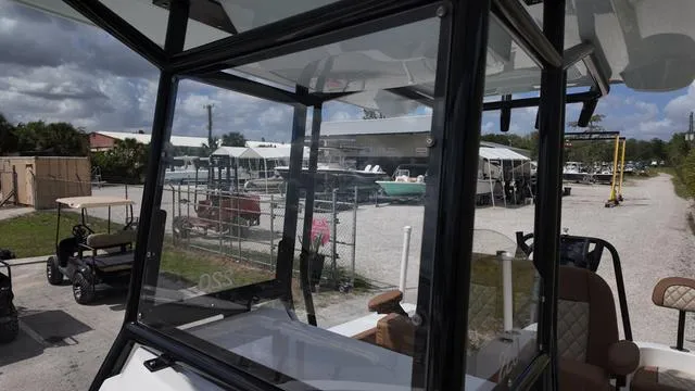 Slide: The Image of Polar 220 CC Simrad 9, Stereo, Ski Bar 2025 - 52