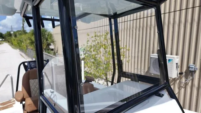 Slide: The Image of Polar 220 CC Simrad 9, Stereo, Ski Bar 2025 - 53