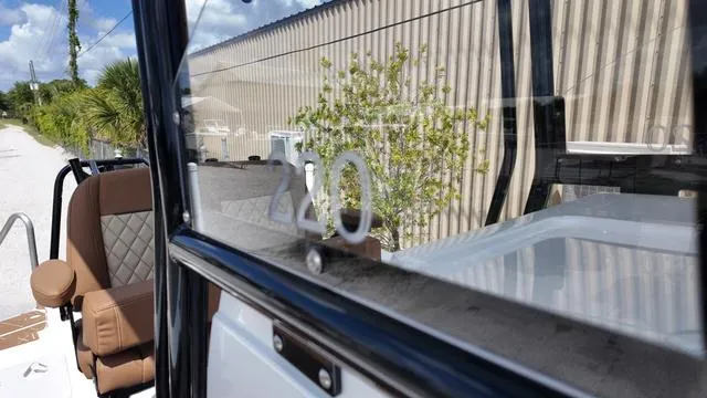 Slide: The Image of Polar 220 CC Simrad 9, Stereo, Ski Bar 2025 - 54