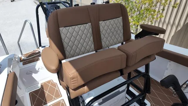 Slide: The Image of Polar 220 CC Simrad 9, Stereo, Ski Bar 2025 - 57