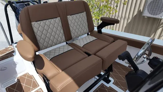 Slide: The Image of Polar 220 CC Simrad 9, Stereo, Ski Bar 2025 - 58