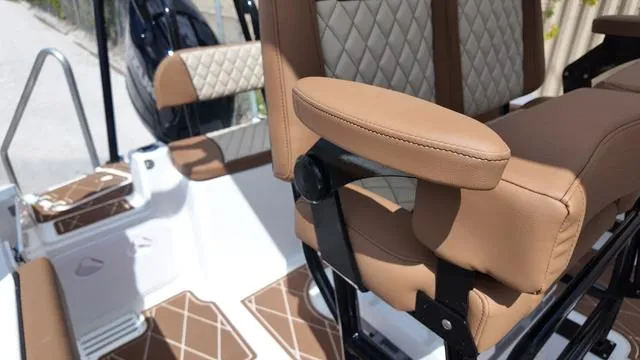 Slide: The Image of Polar 220 CC Simrad 9, Stereo, Ski Bar 2025 - 59