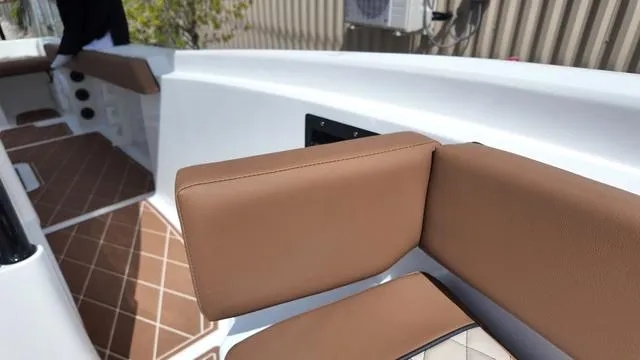 Slide: The Image of Polar 220 CC Simrad 9, Stereo, Ski Bar 2025 - 6