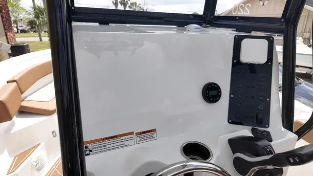 Slide: The Image of Polar 220 CC Simrad 9, Stereo, Ski Bar 2025 - 61