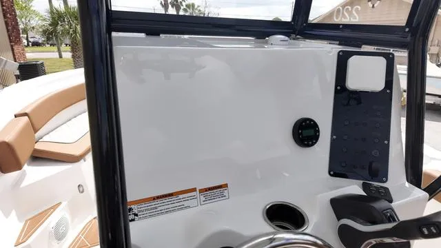 Slide: The Image of Polar 220 CC Simrad 9, Stereo, Ski Bar 2025 - 62