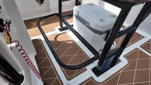 Slide: The Image of Polar 220 CC Simrad 9, Stereo, Ski Bar 2025 - 63