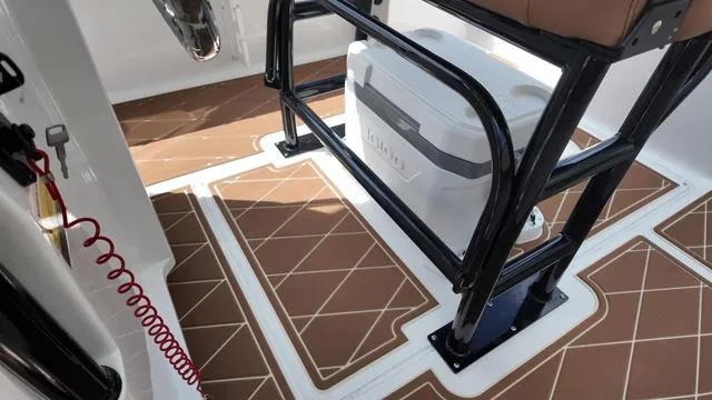 Slide: The Image of Polar 220 CC Simrad 9, Stereo, Ski Bar 2025 - 64