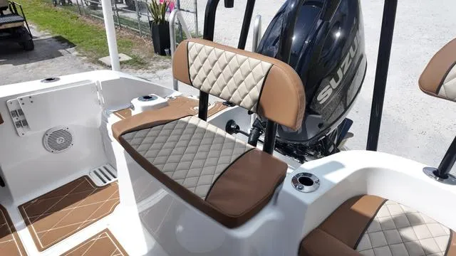 Slide: The Image of Polar 220 CC Simrad 9, Stereo, Ski Bar 2025 - 65