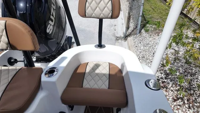 Slide: The Image of Polar 220 CC Simrad 9, Stereo, Ski Bar 2025 - 66