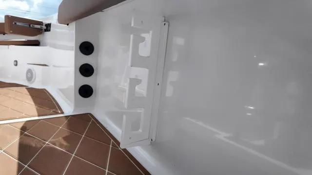 Slide: The Image of Polar 220 CC Simrad 9, Stereo, Ski Bar 2025 - 69