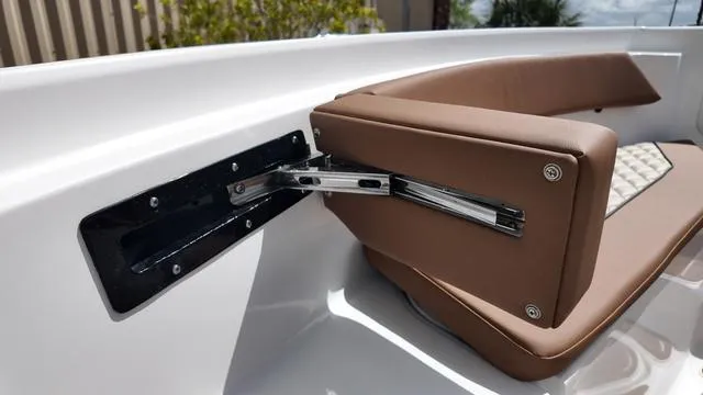 Slide: The Image of Polar 220 CC Simrad 9, Stereo, Ski Bar 2025 - 7