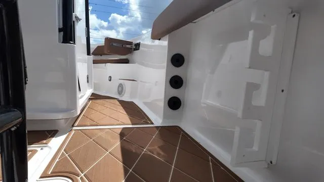 Slide: The Image of Polar 220 CC Simrad 9, Stereo, Ski Bar 2025 - 70